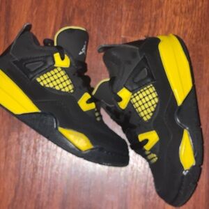 🛑 SOLD🛑 Toddler Thunder 4s